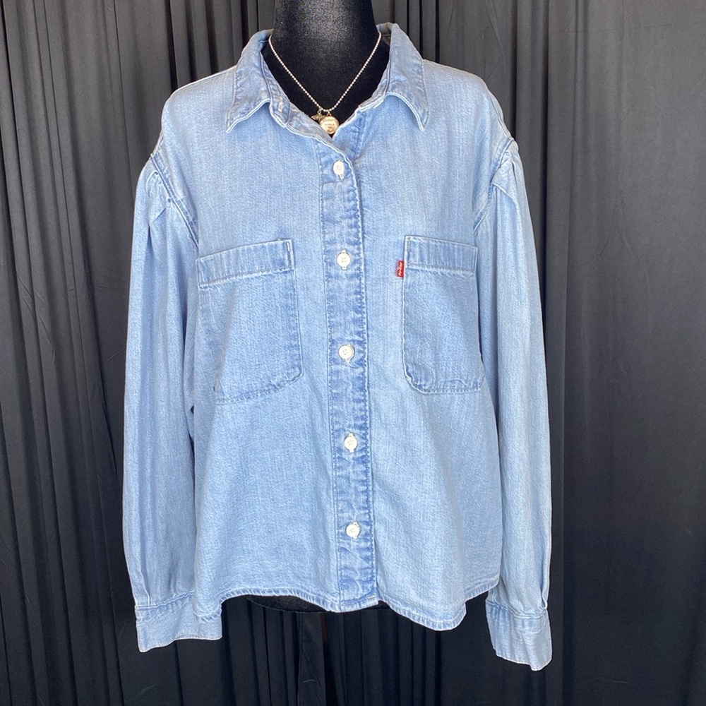 Levis- light blue jacket with puffy sleeves Sz large